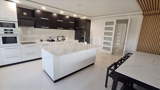 Kuća,Sremska Kamenica,Popovica,kv: 591.00, € 14000