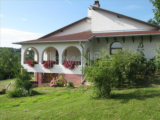 Kuća,Sremska Kamenica,Sremska Kamenica,kv: 204.00