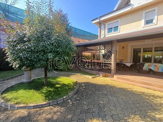 Kuća,Titel,Centar,kv: 450.00, € 495000, ID: 300007