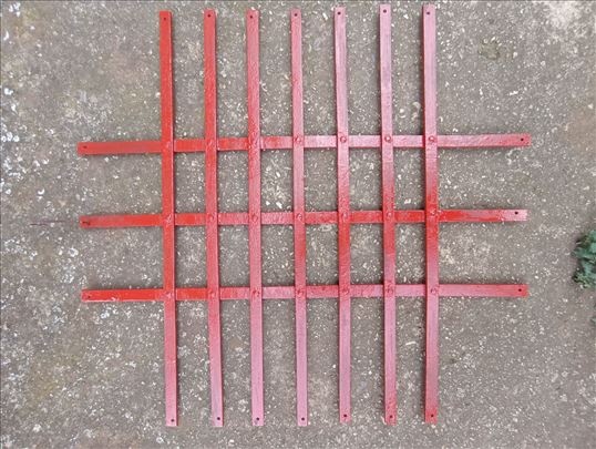 Metalna rešetka za prozor