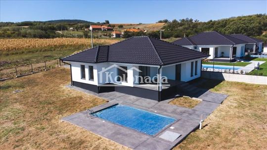 Nova kuća sa bazenom u Nemenikućama, Kosmaj, Sopot