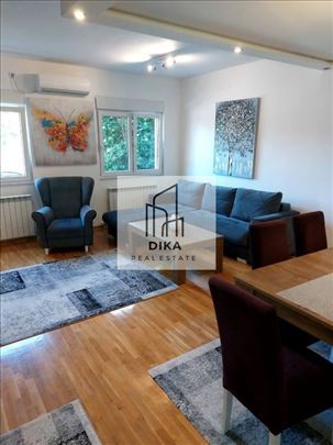 Perfektan stan u blizini Prvomajske