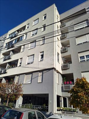 Prodaja jednoiposobnog stana sa garažom Kragujevc