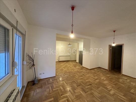 Prodaja novijeg stana u blizini hipodroma