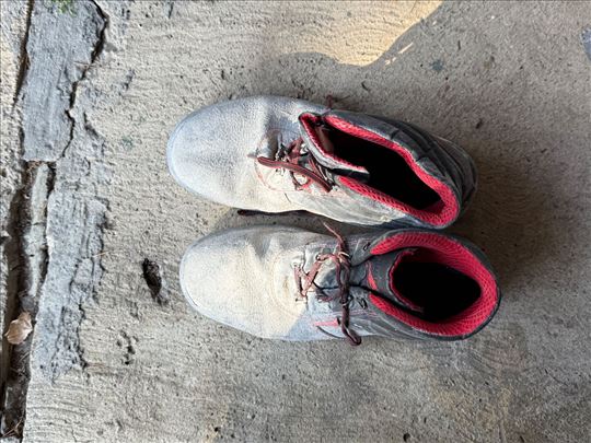 Radne zaštitne cipele sa čeličnom kapom