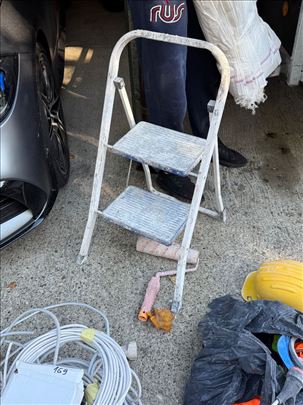 Sklopiva metalna merdevina – 2 stepenika