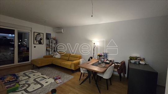Stan,Novi Sad,Bulevar Evrope,kv: 86.00, € 256000