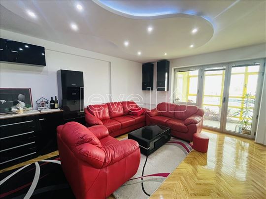 Stan,Novi Sad,Bulevar Oslobođenja,kv: 101.00, € 28