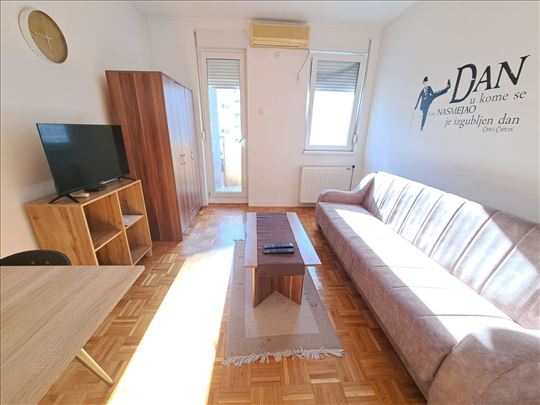 Stan,Novi Sad,Bulevar Oslobođenja,kv: 26.00, € 900