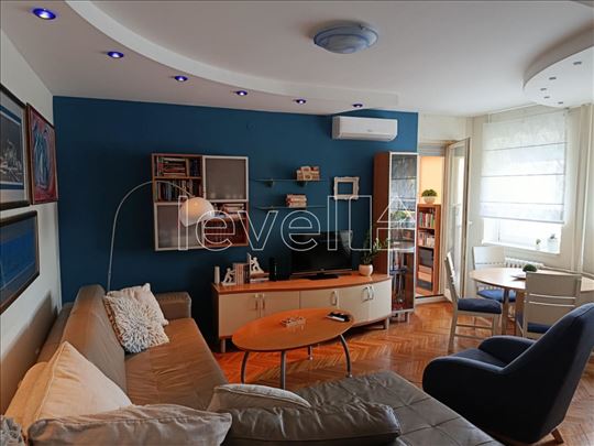 Stan,Novi Sad,Bulevar Oslobođenja,kv: 73.00, € 200