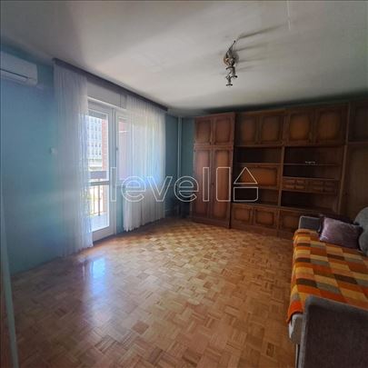 Stan,Novi Sad,Bulevar Oslobođenja,kv: 74.00, € 190