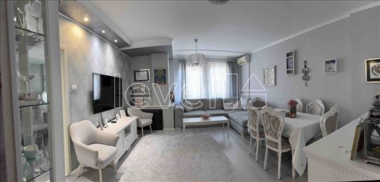 Stan,Novi Sad,Socijalno,kv: 70.00, € 210000