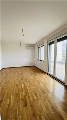 Stan,Petrovaradin,Alibegovac,kv: 84.00, € 166320