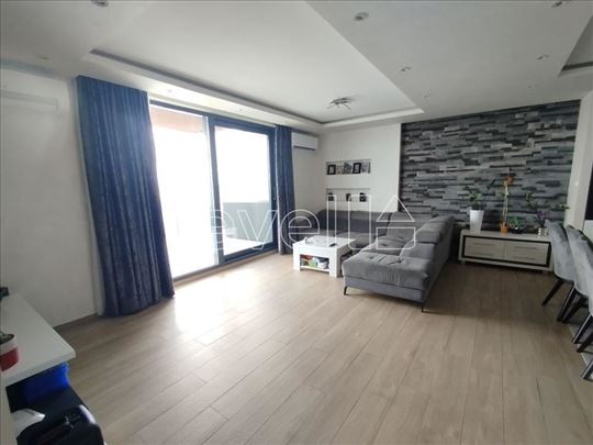 Stan,Sremska Kamenica,Popovica,kv: 165.00, € 43000