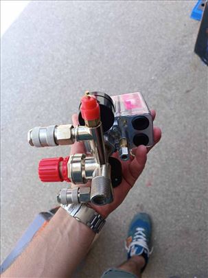 Trofazna sklopka za kompresor 