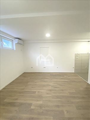 Uknjižen stan u novogradnji, Ledine, odmah useljiv