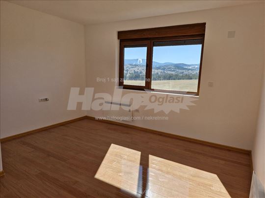 Uknjižen useljiv nov stan, direktna prodaja