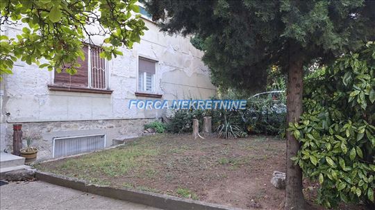 Voždovac, Vojvode Đurovića, 3.0, 80m2,dvorište