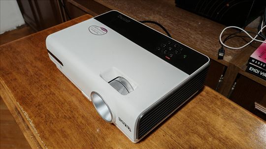 Benq W600+ 1280x720 nativna 2600 lumen Hdmix2