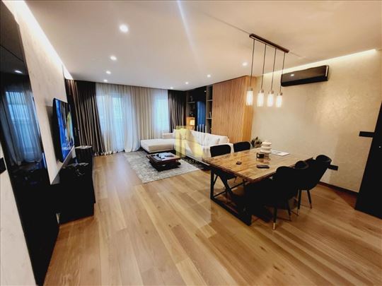 Četvorosoban Lux stan na atraktivnoj lokaciji, kom