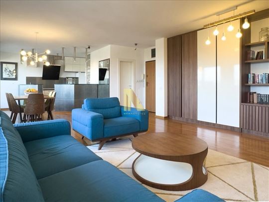 Četvorosoban stan sa prelepim pogledom u blizini S