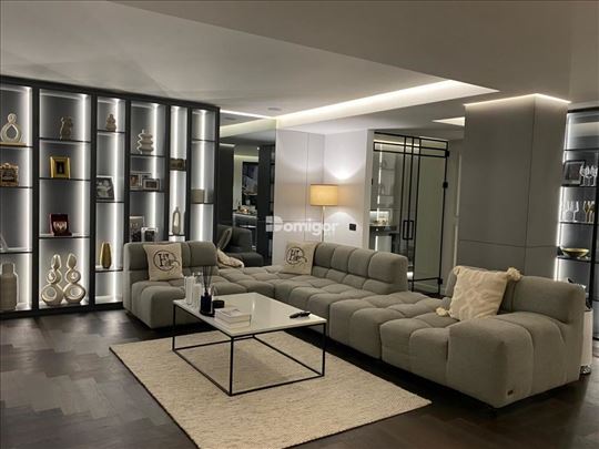 Dedinje | 170 m² | Luksuzan stan sa dvorištem i 2 