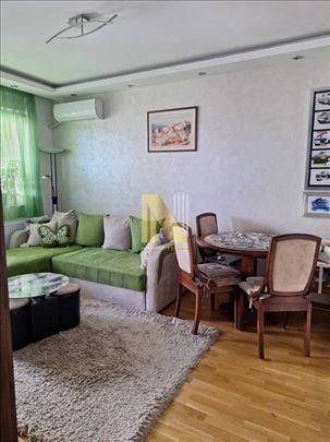 Funkcionalan dvoiposoban stan na traženoj lokaciji