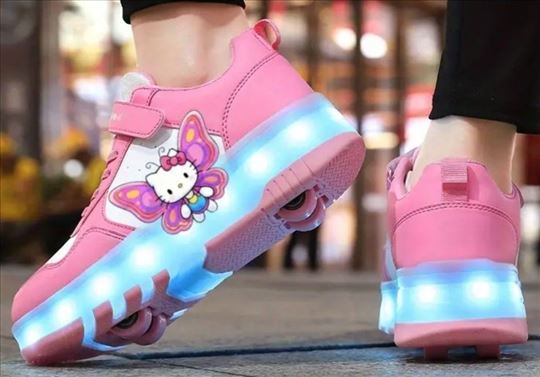 Hello Kitty patike sa točkićima ili bez, ima broje