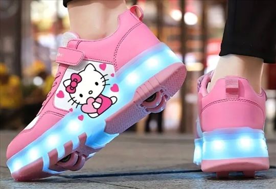 Hello Kitty patike sa točkićima ili bez,ima brojev