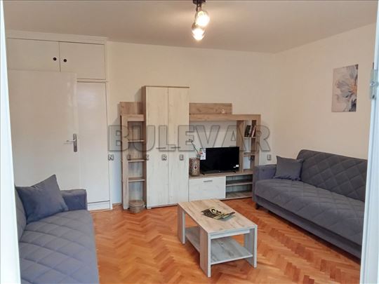 Izdaje se odličan stan, kod Crvenog Pevca, 36m2