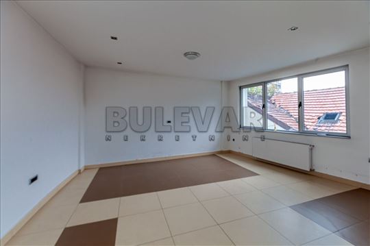 Izdaje se poslovni prostor u strogom centru grada 