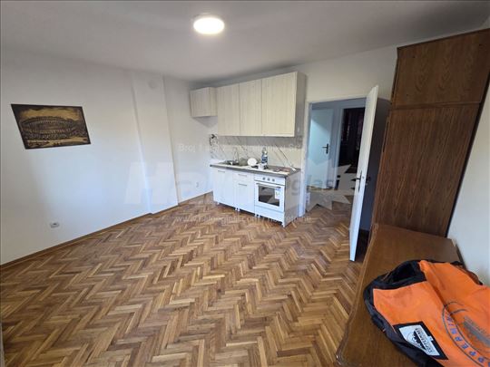 Izdajem stan Borca 3