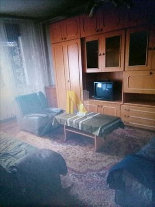 Komforan dvosoban stan na mirnoj lokaciji sa puno 