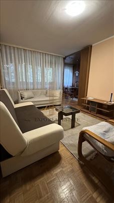 Komforan stan u Bloku 22 – idealna lokacija kod Sa