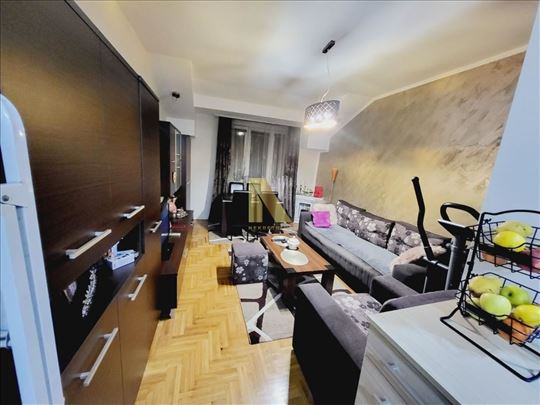 Kompletno namešten dvosoban stan u samom srcu Novo