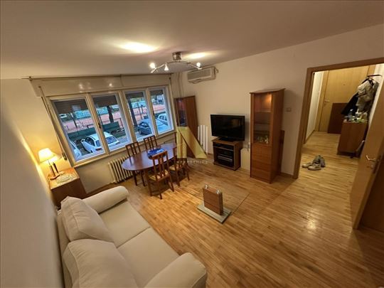 Kompletno opremljen stan u centru Novog Sada