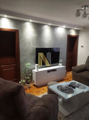 Kompletno opremljena kuća na odličnoj lokaciji, Ca