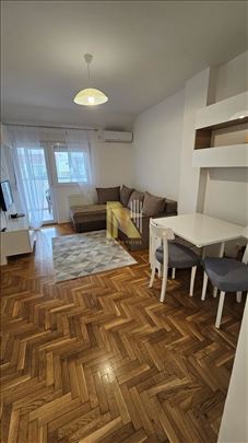 Kompletno renoviran i namešten dvosoban stan na at