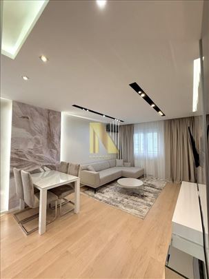 Luksuzan, troiposoban, namešten stan, Bulevar Evro