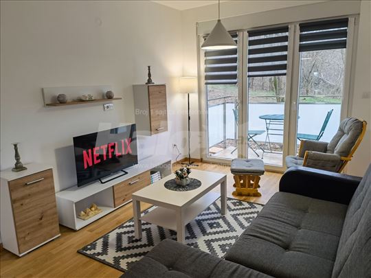 Lux stan, kod Paunovog brega