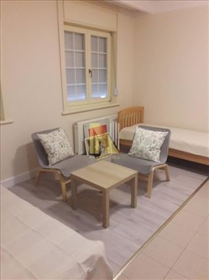 Namešten jednoiposoban stan na odličnoj lokaciji u