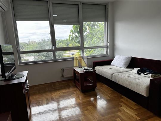 Nameštena garsonjera - poslovni apartman - ul. Ves