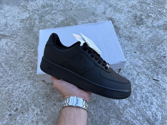 Nike Air Force 1, Triple Black; Nove Nike patike