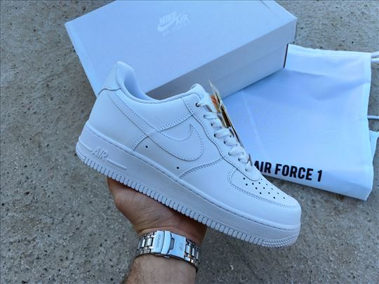 Nike Air Force 1, Triple White; Nove Nike patike