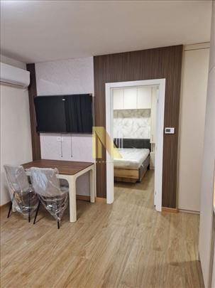 Nov, neuseljavan jednoiposoban stan sa parking mes