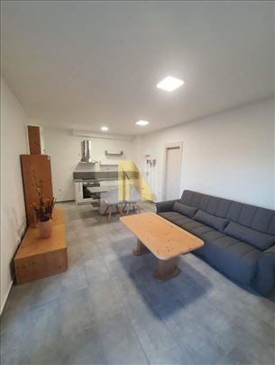 Nov stan, kompletno namešten, mirna lokacija