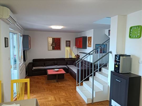 Trosoban dupleks na Novoj Detelinari, Veselina Mas