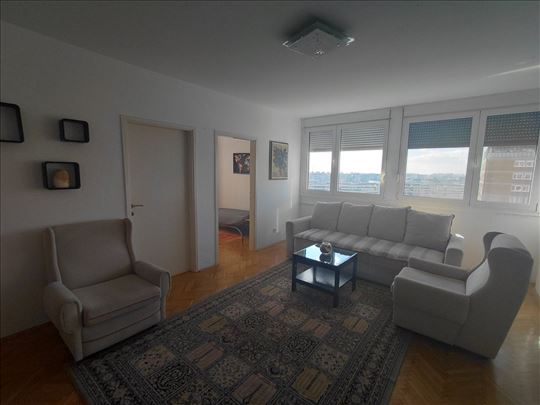 Trosoban stan kod TC Ušće-Šest kaplara