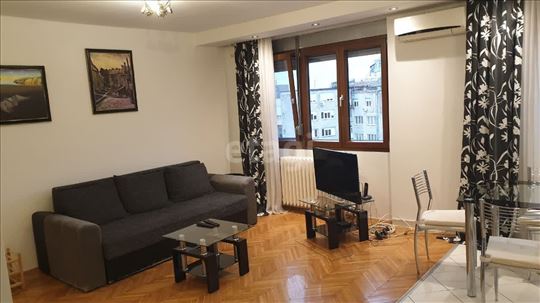 Trosoban stan, Maršala Birjuzova