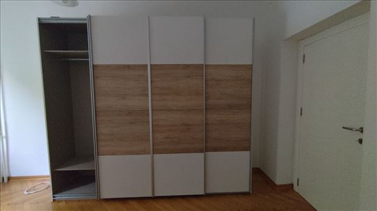 Američki klizni plakar